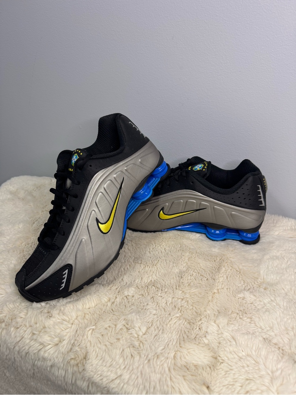 New Nike Shox R4 "Brazil”